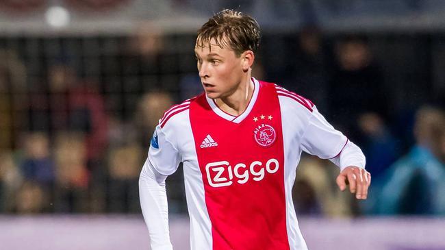 德容什么时候加盟巴萨