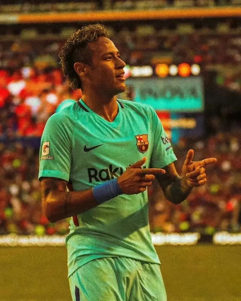 内马尔转会巴塞罗那