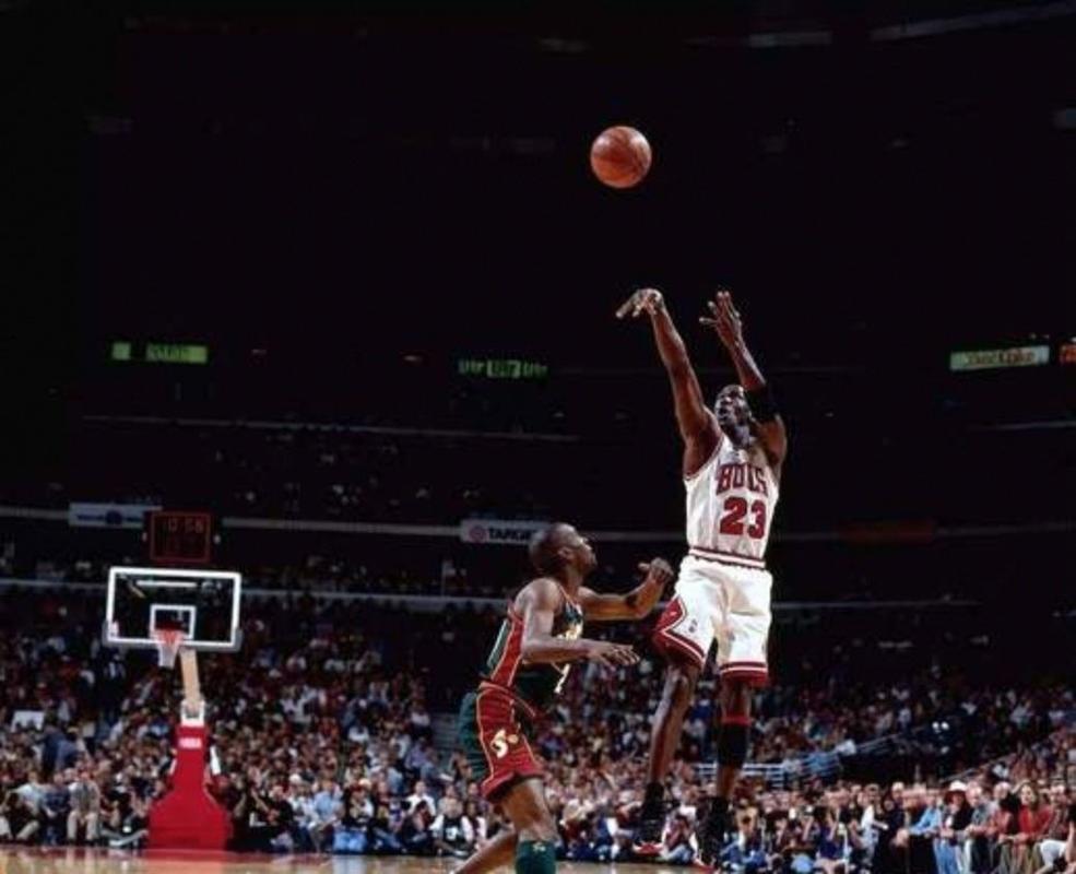 乔丹突破多还是投篮多